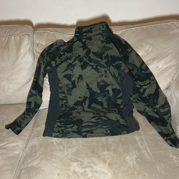 Like New Columbia Camo Quarter Zip Pullover Size Small Lightweight - Picture 3 of 6